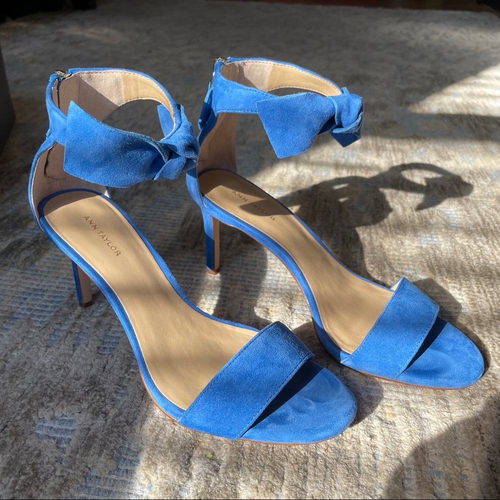 Gorgeous Ann Taylor Azure Heels